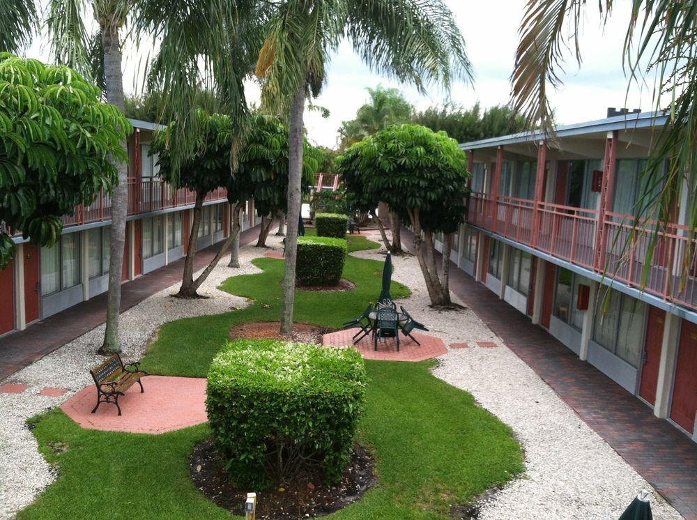 Days Inn By Wyndham West Palm Beach Exterior foto